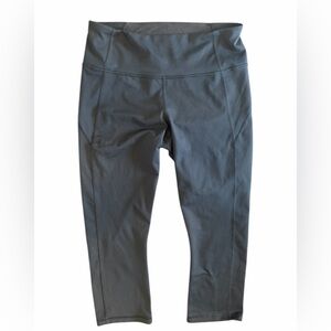 Under Armour Women’s Large Black Capri Leggings